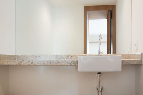Venda de apartamento em Indianópolis com 2 quartos. — Lavabo