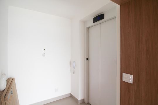 Venda de apartamento em Indianópolis com 2 quartos. — Sala
