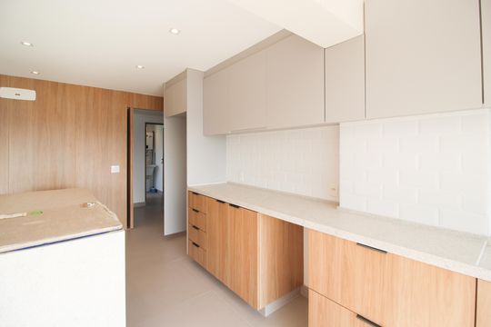Venda de apartamento em Indianópolis com 2 quartos. — Cozinha