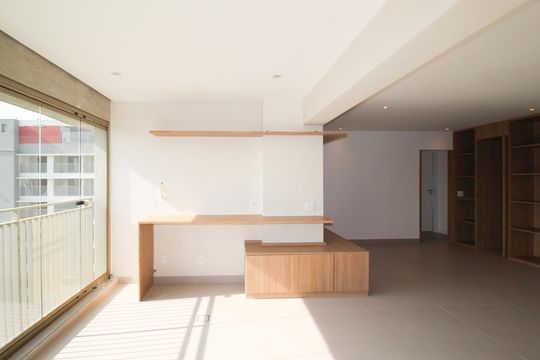 Venda de apartamento em Indianópolis com 2 quartos. — Sala