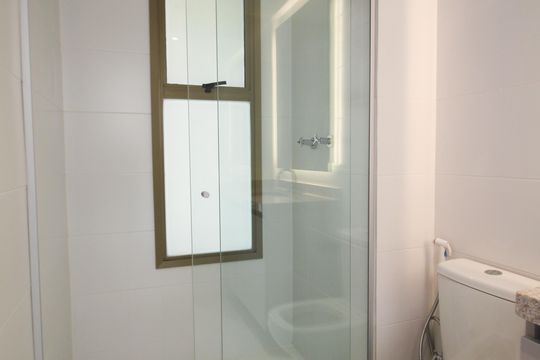 Venda de apartamento em Indianópolis com 2 quartos. — Banheiro da Suíte 1