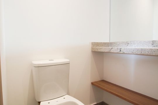 Venda de apartamento em Indianópolis com 2 quartos. — Lavabo