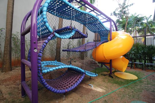 Venda de apartamento em Indianópolis com 2 quartos. — Área comum - Playground