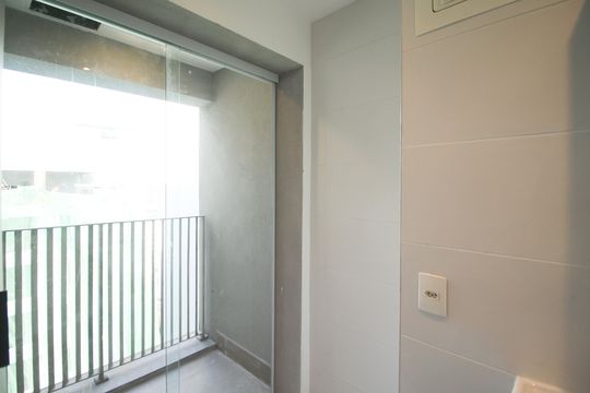 Venda de apartamento em Indianópolis com 2 quartos. — Área de Serviço