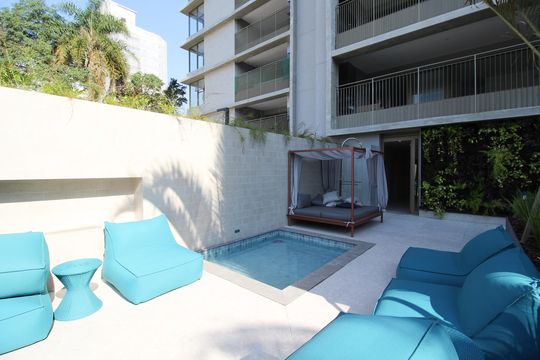 Venda de apartamento em Indianópolis com 2 quartos. — Área comum - Piscina