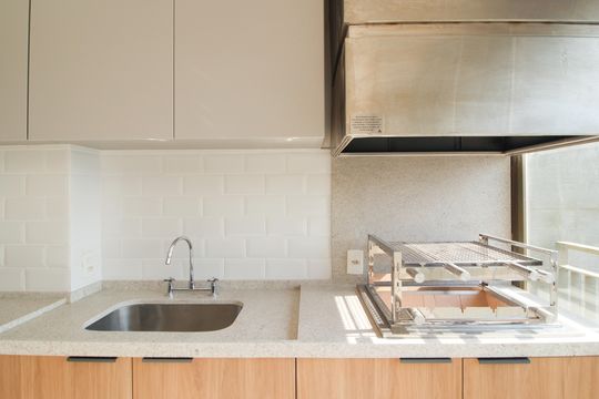 Venda de apartamento em Indianópolis com 2 quartos. — Cozinha