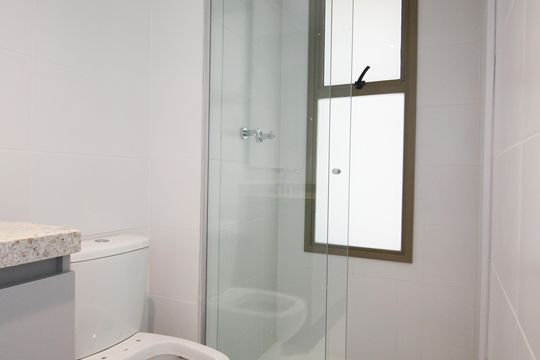Venda de apartamento em Indianópolis com 2 quartos. — Banheiro da Suíte 2