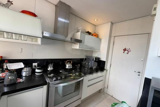 Comprar apartamento mobiliado com 4 quartos, varanda, quintal, piscina e churrasqueira no condomínio. — foto 31