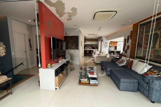 Comprar apartamento mobiliado com 4 quartos, varanda, quintal, piscina e churrasqueira no condomínio. — foto 3