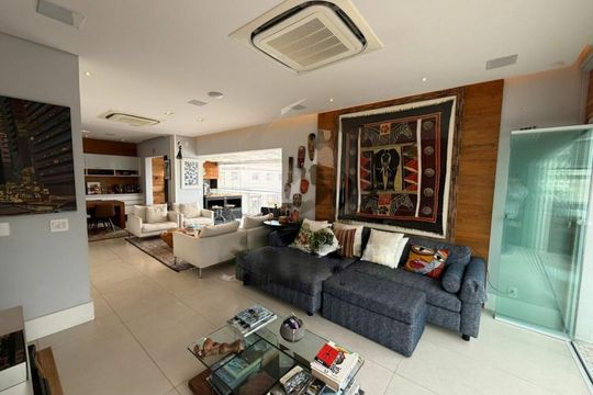 Comprar apartamento mobiliado com 4 quartos, varanda, quintal, piscina e churrasqueira no condomínio. — foto 1