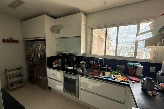 Comprar apartamento mobiliado com 4 quartos, varanda, quintal, piscina e churrasqueira no condomínio. — foto 30