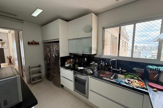 Comprar apartamento mobiliado com 4 quartos, varanda, quintal, piscina e churrasqueira no condomínio. — foto 28