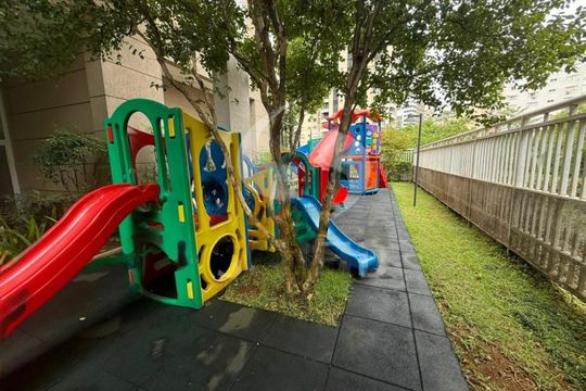 Comprar apartamento mobiliado com 4 quartos, varanda, quintal, piscina e churrasqueira no condomínio. — foto 44