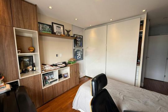 Comprar apartamento mobiliado com 4 quartos, varanda, quintal, piscina e churrasqueira no condomínio. — foto 17