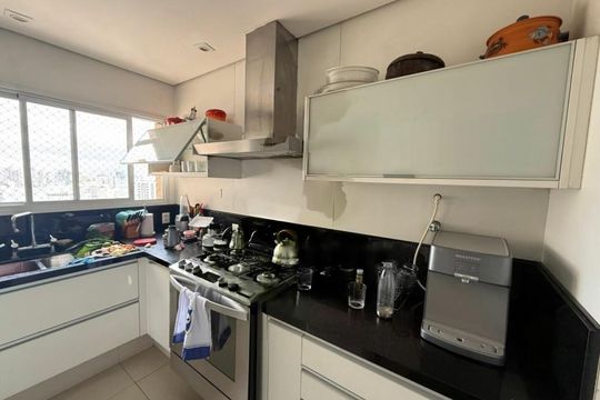 Comprar apartamento mobiliado com 4 quartos, varanda, quintal, piscina e churrasqueira no condomínio. — foto 27