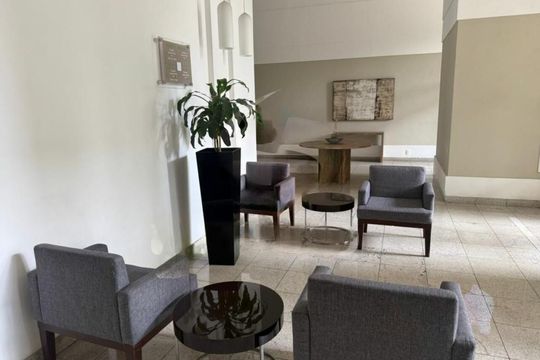 Comprar apartamento mobiliado com 3 suítes, varanda, closet e academia, piscina e churrasqueira no condomínio. — foto 2