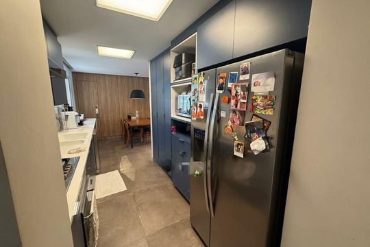 Comprar apartamento mobiliado com 3 suítes, varanda, closet e academia, piscina e churrasqueira no condomínio. — foto 28