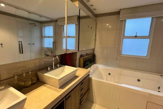 Compra apartamento mobiliado em Campo Belo com varanda, closet, 3 suítes e academia no condomínio. — foto 12