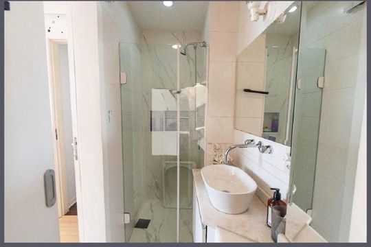Apartamento mobiliado com 2 quartos, piscina no condomínio, closet e pets permitidos. Ideal para comprar. — foto 19