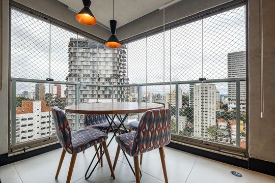 Compra este apartamento com 2 quartos, sendo 1 suíte. — Sala/Cozinha