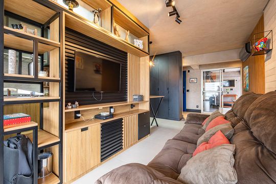 Compra este apartamento com 2 quartos, sendo 1 suíte. — Sala/Cozinha