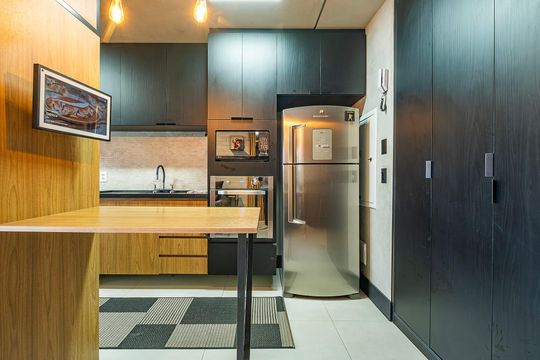 Compra este apartamento com 2 quartos, sendo 1 suíte. — Sala/Cozinha