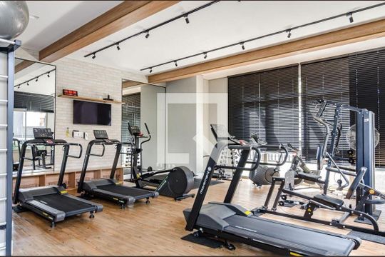 Compra este apartamento com 2 quartos, sendo 1 suíte. — Academia