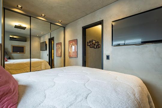 Compra este apartamento com 2 quartos, sendo 1 suíte. — Suíte