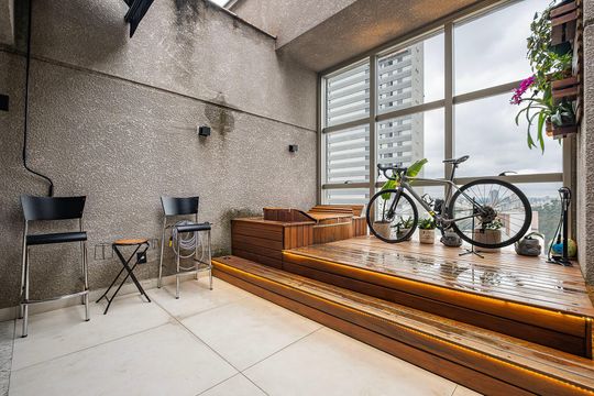 Compra este apartamento com 2 quartos, sendo 1 suíte. — Terraço