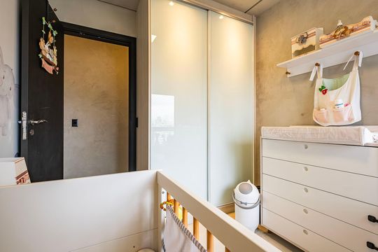 Compra este apartamento com 2 quartos, sendo 1 suíte. — Quarto 2