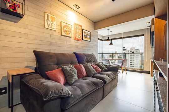 Compra este apartamento com 2 quartos, sendo 1 suíte. — Sala/Cozinha