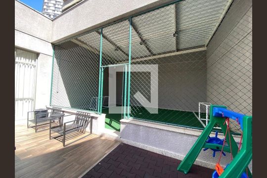 Compra este apartamento com 2 quartos, sendo 1 suíte. — Área comum