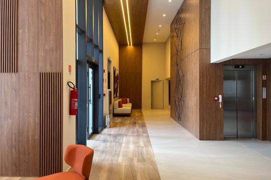Apartamento com 4 quartos, varanda e piscina no condomínio. Ideal para compra. — Hall de entrada