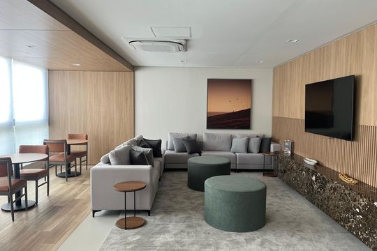 Apartamento com 4 quartos, varanda e piscina no condomínio. Ideal para compra. — Sala de Jogos