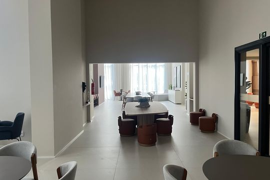 Apartamento com 4 quartos, varanda e piscina no condomínio. Ideal para compra. — Área comum - Salão de festas