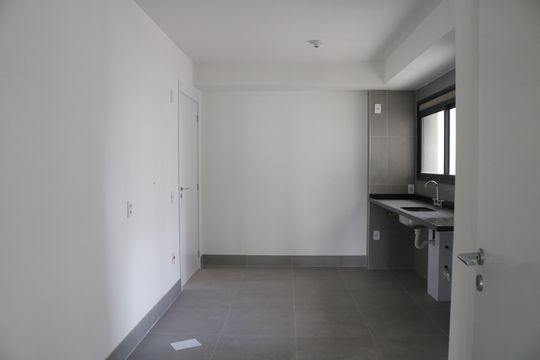 Apartamento com 4 quartos, varanda e piscina no condomínio. Ideal para compra. — Cozinha
