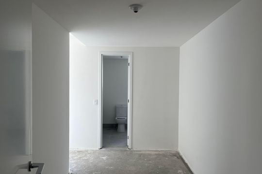 Apartamento com 4 quartos, varanda e piscina no condomínio. Ideal para compra. — Quarto 2