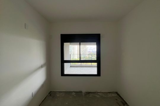 Apartamento com 4 quartos, varanda e piscina no condomínio. Ideal para compra. — Quarto 1