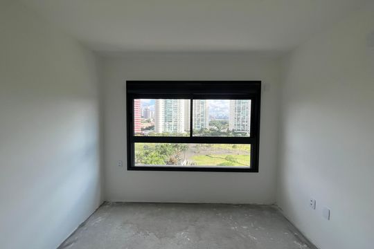 Apartamento com 4 quartos, varanda e piscina no condomínio. Ideal para compra. — Quarto 2