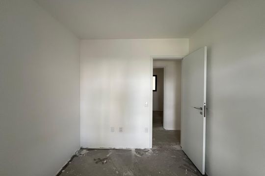 Apartamento com 4 quartos, varanda e piscina no condomínio. Ideal para compra. — Quarto 1