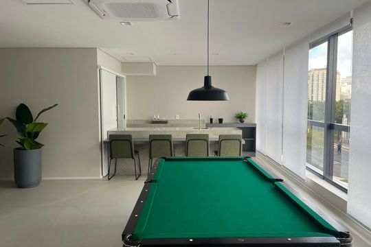 Apartamento com 4 quartos, varanda e piscina no condomínio. Ideal para compra. — Sala de Jogos