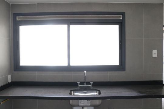 Apartamento com 4 quartos, varanda e piscina no condomínio. Ideal para compra. — Cozinha