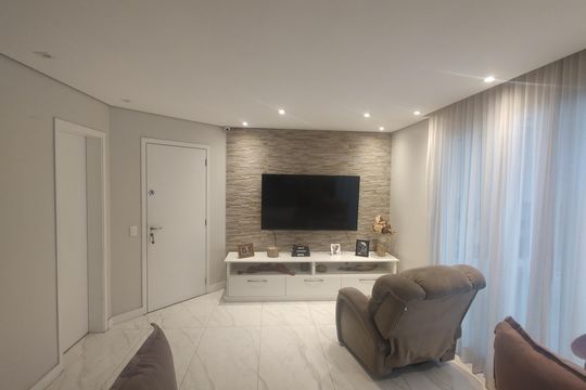 Compra apartamento em Água Branca com 2 quartos. — Sala
