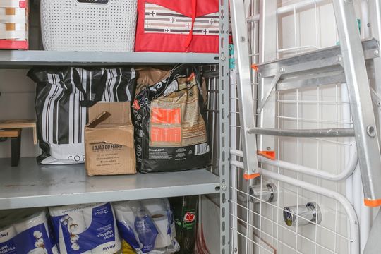 Compra apartamento em Água Branca com 2 quartos. — Área de Serviço