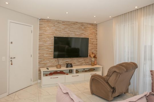 Compra apartamento em Água Branca com 2 quartos. — Sala