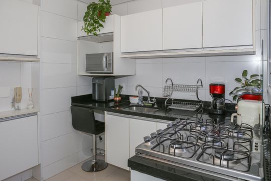 Compra apartamento em Água Branca com 2 quartos. — Cozinha