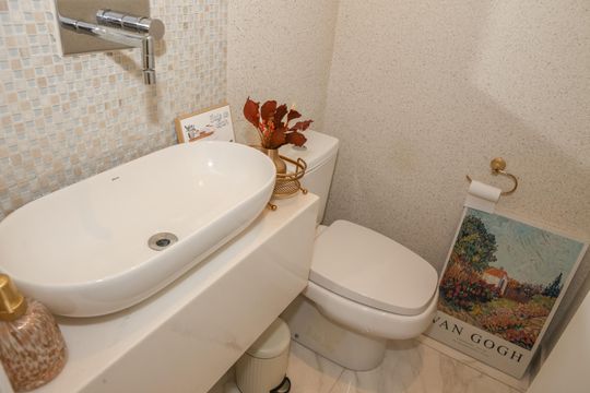 Compra apartamento em Água Branca com 2 quartos. — Lavabo