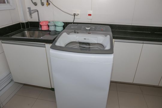 Compra apartamento em Água Branca com 2 quartos. — Área de Serviço
