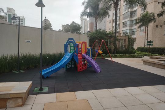 Compra apartamento em Água Branca com 2 quartos. — Quintal