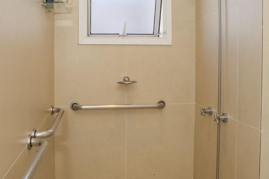 Compra apartamento em Água Branca com 2 quartos. — Banheiro da Suíte 2
